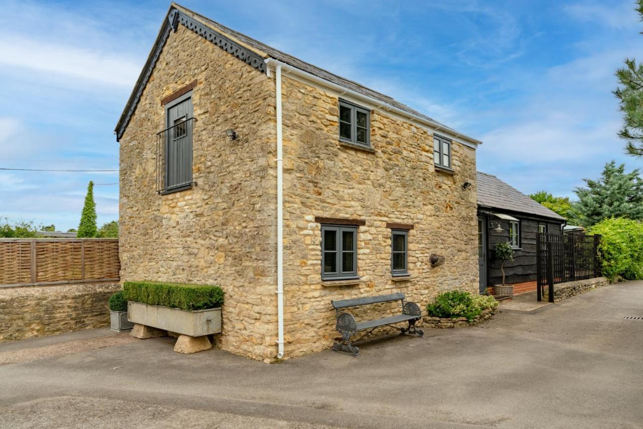 Buff Lodge Tackley Экстерьер фото